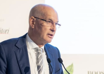 Sostenibilità nella moda? Mancano le norme. Urso promette 4 mld