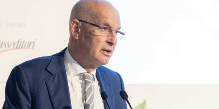 Sostenibilità nella moda? Mancano le norme. Urso promette 4 mld