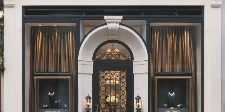 Swatch Group, 90 mln per building in New Bond street a Londra