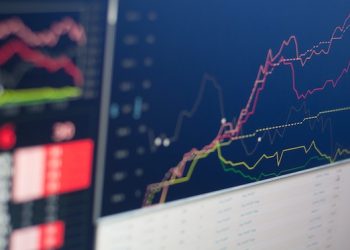 I titoli europei del lusso perdono terreno. Analisti cauti sul settore