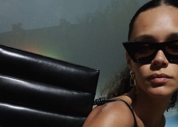 Phoebe Philo ritrova la sua community. La prima collezione è quasi sold out