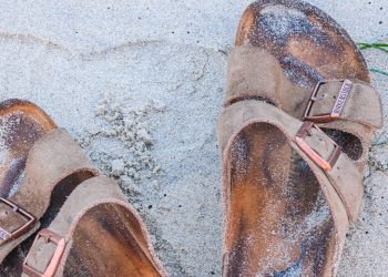 Birkenstock, debutto sottotono a Wall Street. Titolo giù del 12%