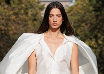 Sfilata e mercato green: nella Ville Lumière Stella McCartney sperimenta un nuovo format