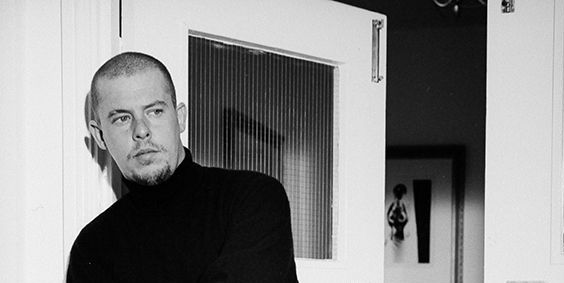 In cantiere il biopic su Alexander McQueen. Alla regia Oliver Hermanus