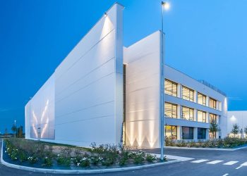 Macron verso i 200 mln nel 2023. Apre il campus sostenibile