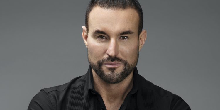 Philipp Plein affida il beachwear al gruppo Area B