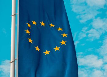 Rifiuti tessili, l’Europa mette in stand-by il tentativo di un regime Epr made in Italy