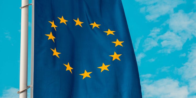 Rifiuti tessili, l’Europa mette in stand-by il tentativo di un regime Epr made in Italy