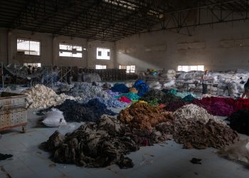 Rifiuti tessili, in Europa si gioca la partita per il regime ‘Epr’. Anche l’Italia in stand-by