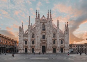 La moda rifà il look a Milano: Tod’s a Palazzo Marino, Zegna alle aiuole del Duomo
