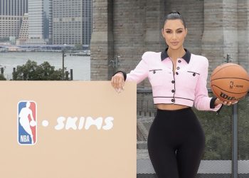 Kim Kardashian mette l’intimo ai team Nba