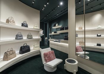 Valextra inaugura il primo flagship store parigino