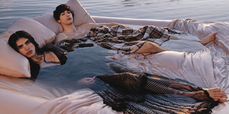 Etro opta per il formato co-ed durante Milano Moda Donna