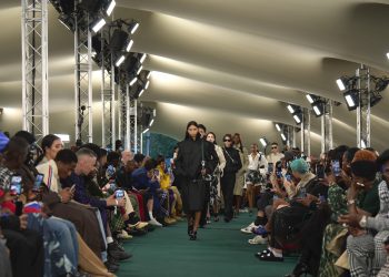 Burberry abbassa la guidance sui profitti per il fiscal year