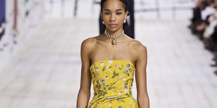 Lvmh rallenta nel 2023. Arnault: “Normalizzazione necessaria per sostenibilità della crescita”