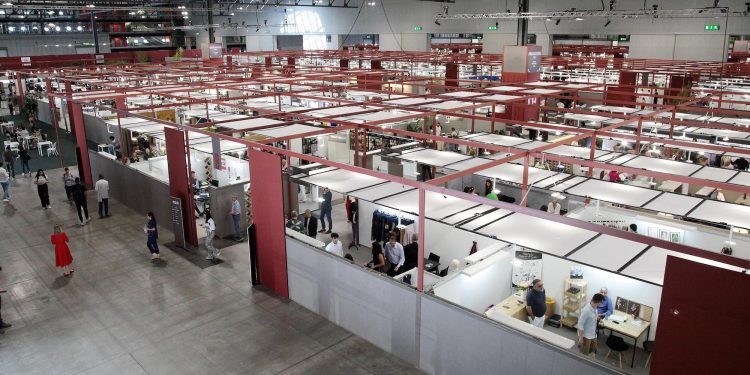 Al via Milano Unica 38. Nel 2023 il tessile frena a 7,7 miliardi