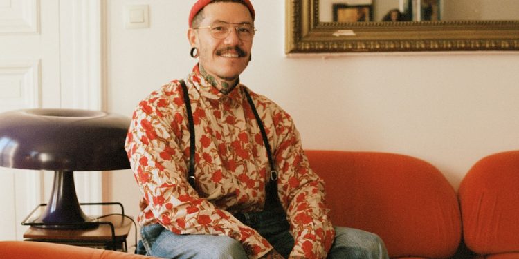 Moschino affida la direzione creativa all’argentino Adrian Appiolaza