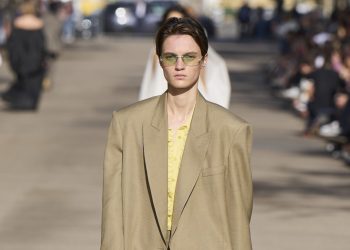 Nel 2022 Stella McCartney torna a crescere (+23%). In rosso per ‘soli’ 9 mln £