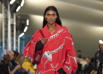 La London fashion week compie 40 anni. Al via con 60 sfilate