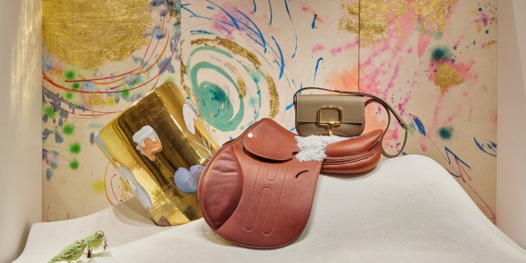 Hermès, profitti annuali oltre i 4,3 mld (+28%). Nel 2024 prezzi in aumento fino al 9%