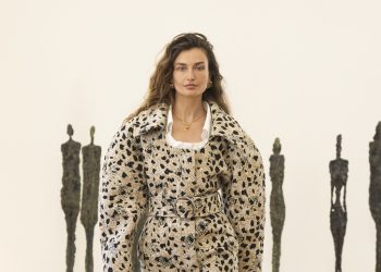 Jacquemus vola a Capri per presentare la sua prossima sfilata
