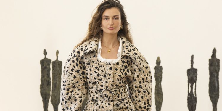 Jacquemus vola a Capri per presentare la sua prossima sfilata