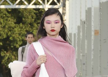 Rallenta il mercato del lusso in Cina: nel 2024 la crescita sarà “mid-single digit”