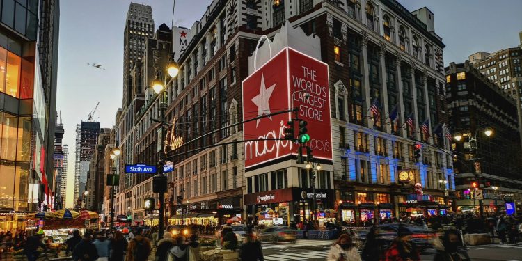 Macy’s inaugura “un nuovo capitolo”: chiuderà 150 store entro il 2026