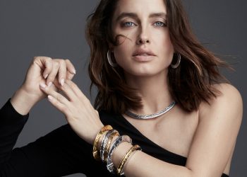 Matilde Gioli è volto di Giovanni Raspini. Tra le novità 2024 i gioielli ‘Blossom’