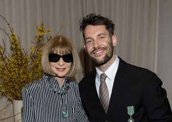 Jacquemus riceve il titolo di Cavaliere delle Arti e delle Lettere