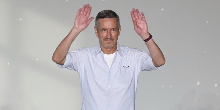 Dries Van Noten lascia il timone creativo del suo brand