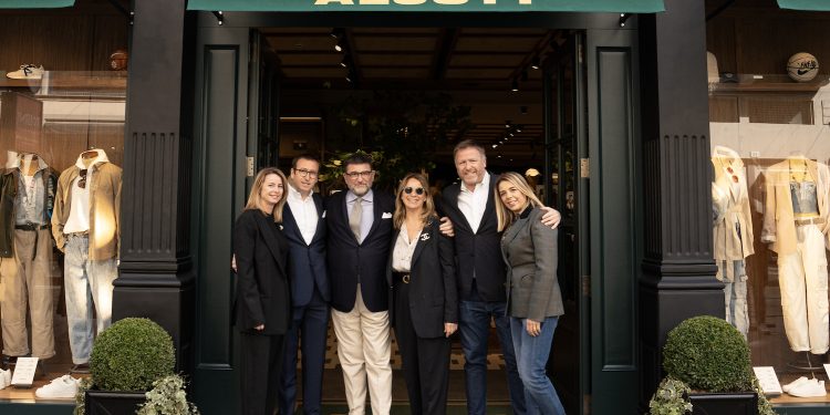 Capri Group a 215 milioni nel 2023 (+10%). Al via il riposizionamento di Alcott