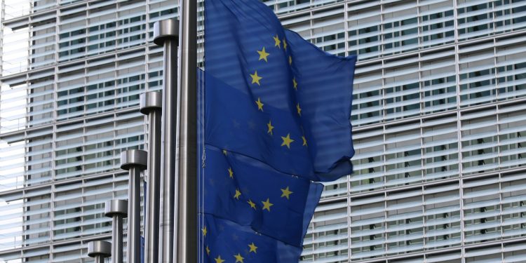 Unione europea, raggiunto l’accordo contro il lavoro forzato