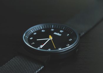 Orologi da polso, il mercato italiano sfiora i 2 mld nel 2023 (-5%)