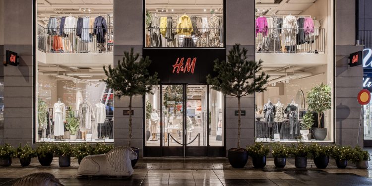 H&M in cerca di identità: il gruppo affida a un nuovo CEO l’inversione di rotta