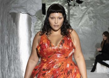 L’inclusività resta un miraggio. Modelle curvy col contagocce in passerella