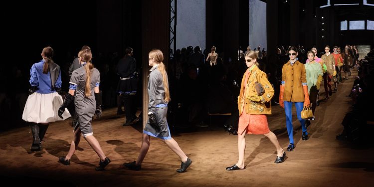 Gruppo Prada, utili a +44% nel 2023. I ricavi salgono a 4,7 mld