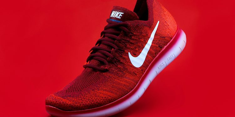 Nike, il taglio dell’offerta indebolisce l’outlook. Titolo a -7%
