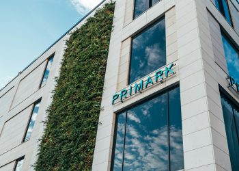 Primark aumenta gli stipendi dei dipendenti Uk del 9,1%