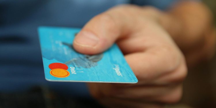 Federmoda, saldi invernali in calo anche a febbraio (-4,6%)