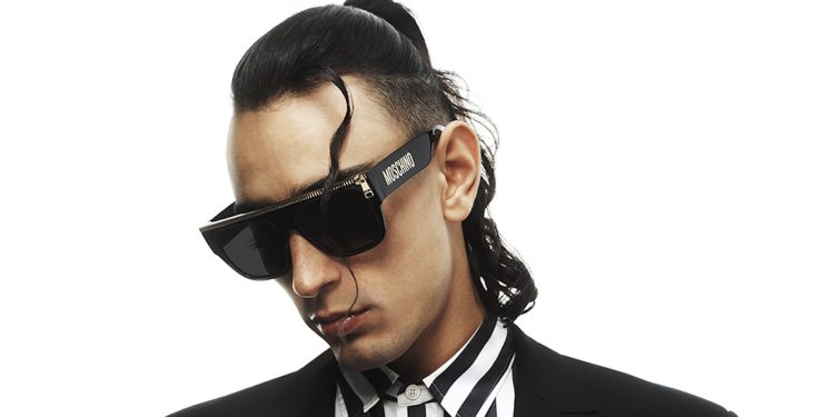 Moschino lancia la prima collezione eyewear maschile