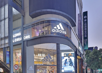 Adidas alza l’outlook 2024 dell’utile operativo: il titolo vola a +9%