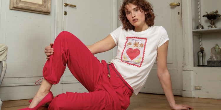 Twinset lancia una limited edition green con Giglio Tigrato