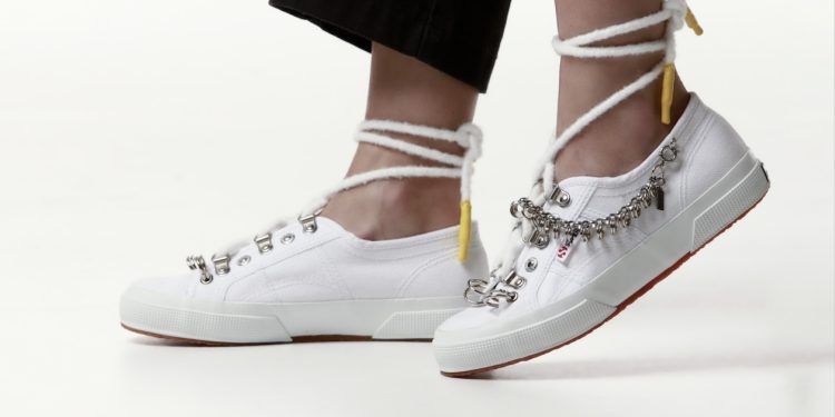 I gioielli di Angostura illuminano i modelli cult di Superga