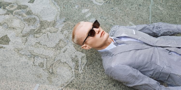 Thom Browne presenta la prima collezione eyewear in-house
