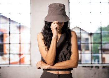 Jeanne Baret pensa ad una donna “indipendente e dinamica” per la collezione P/E 2025