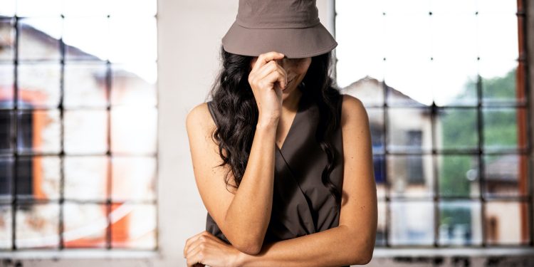 Jeanne Baret pensa ad una donna “indipendente e dinamica” per la collezione P/E 2025