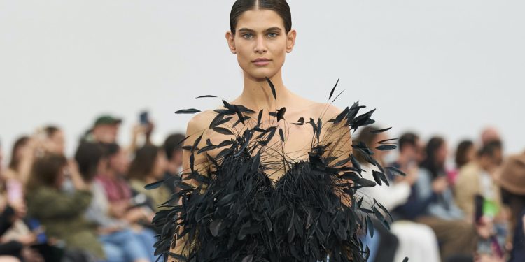 ‘Colpo’ nell’alta moda: l’e-tailer Revolve acquisisce Alexandre Vauthier