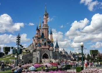 Coperni sorprende ancora: la prossima sfilata sarà a Disneyland Paris