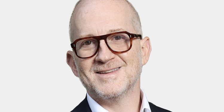 Terremoto ai vertici di Burberry: Joshua Schulman nuovo CEO per risollevare il marchio